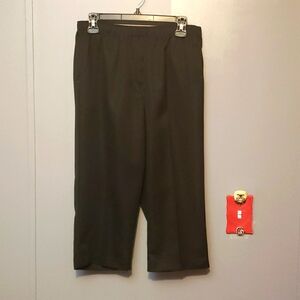 Kim Roger's Lady's Petite Capri Pants in Black with Side Pockets